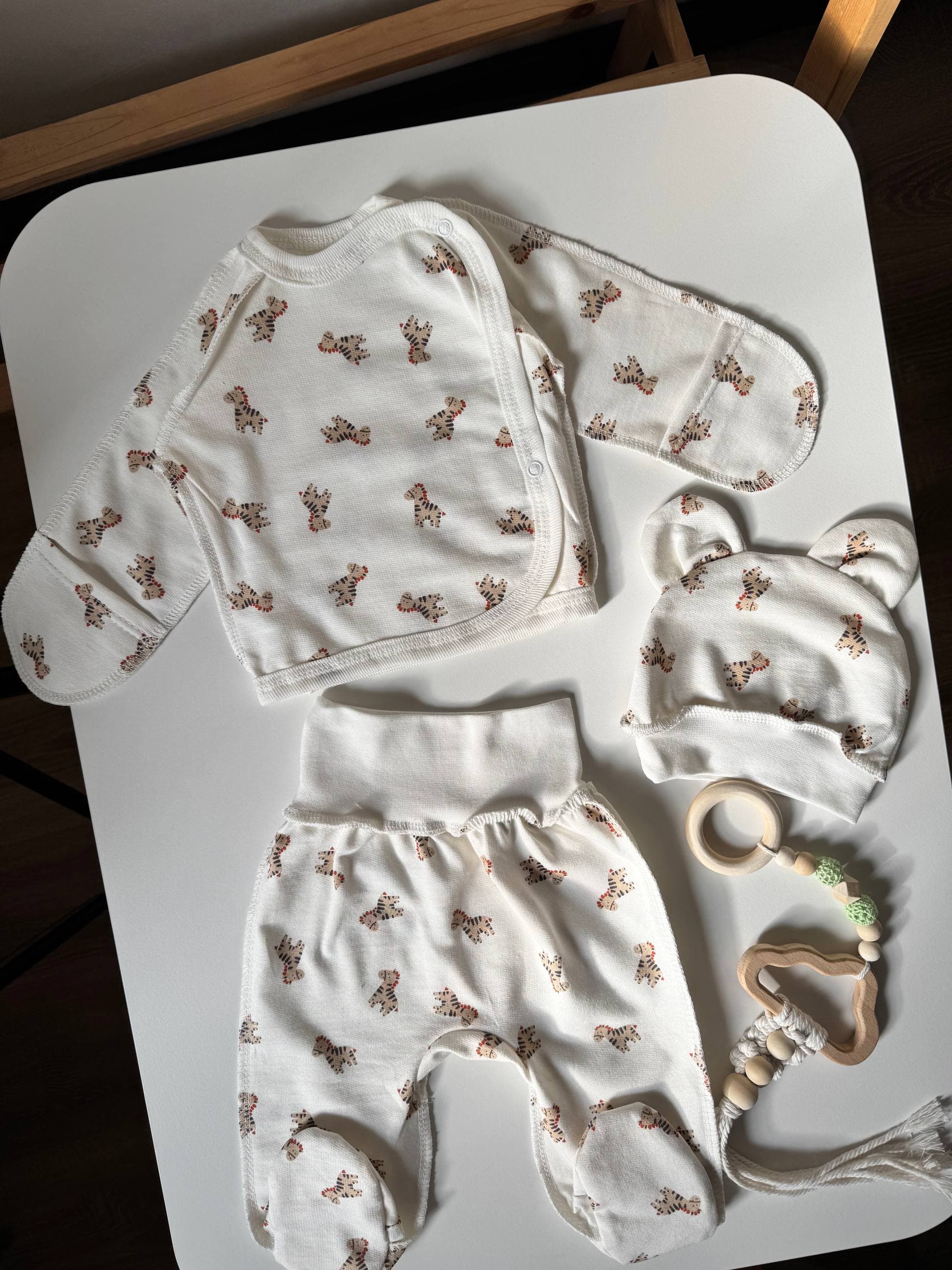 Комплект для немовлят футер 62-68 сорочка, повзунята та шапочка