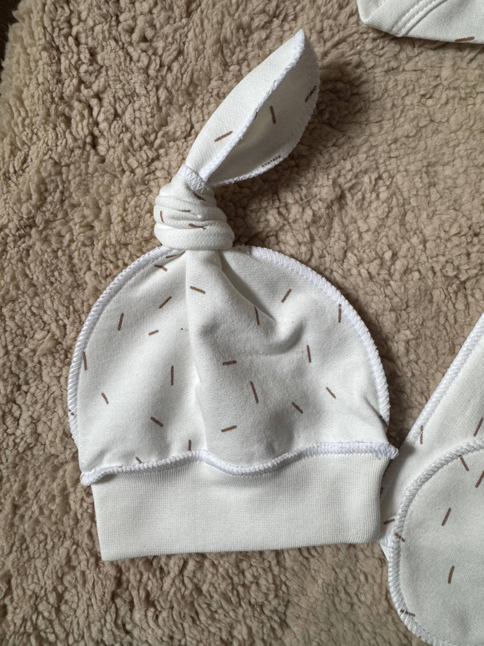 Комплект для новонароджених футер 56 боді, повзунята та шапочка - Фото 2 | Дитячий одяг Store Olivka