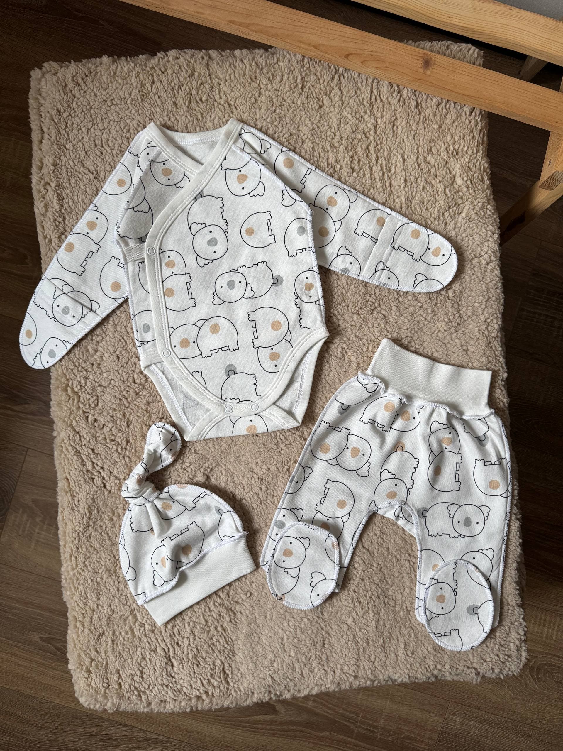 Комплект для новонароджених футер 56 боді, повзунята та шапочка - Головне фото | Дитячий одяг Store Olivka