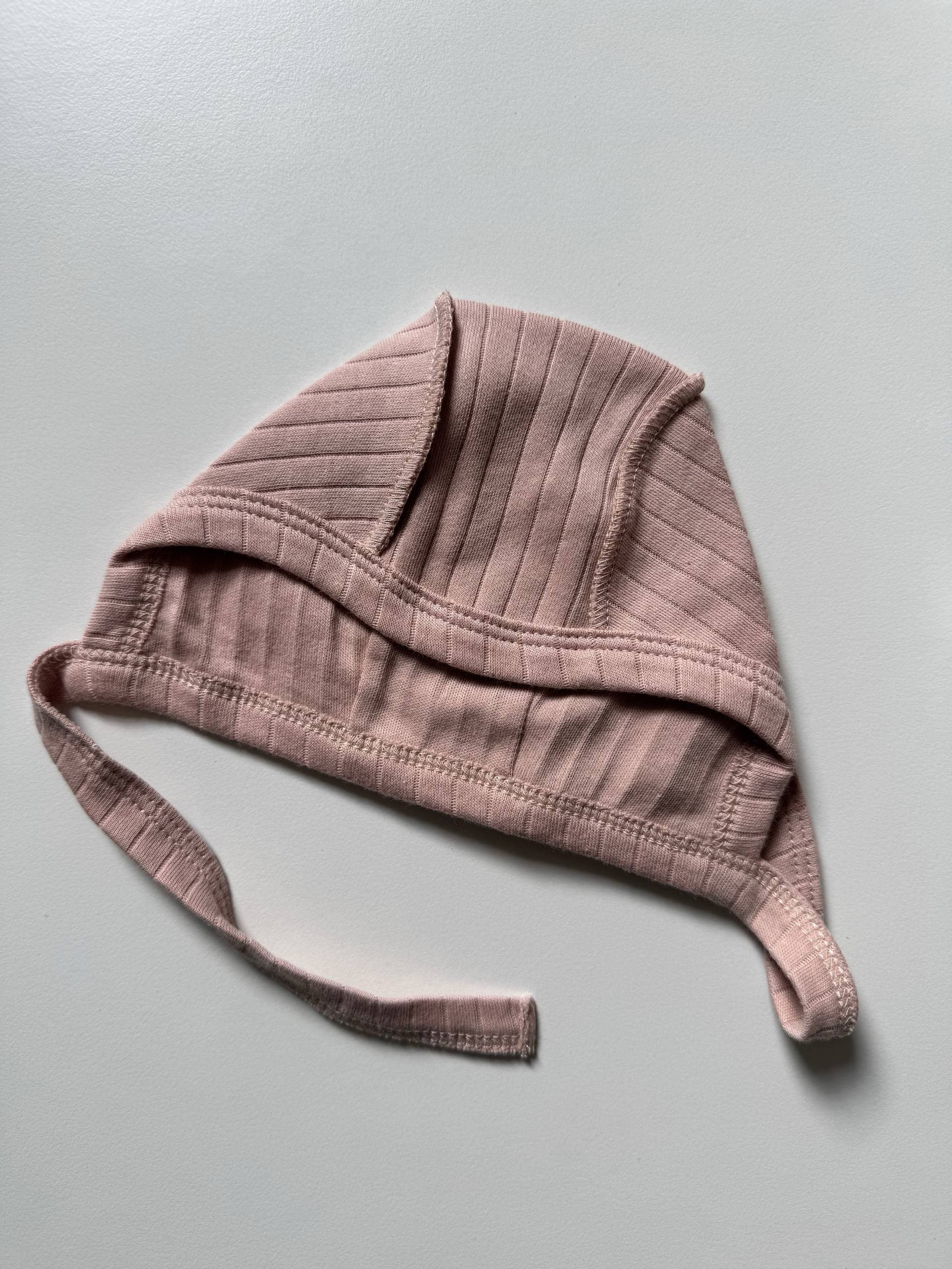 Чепчик для новонародженої інтерлок - Головне фото | Дитячий одяг Store Olivka