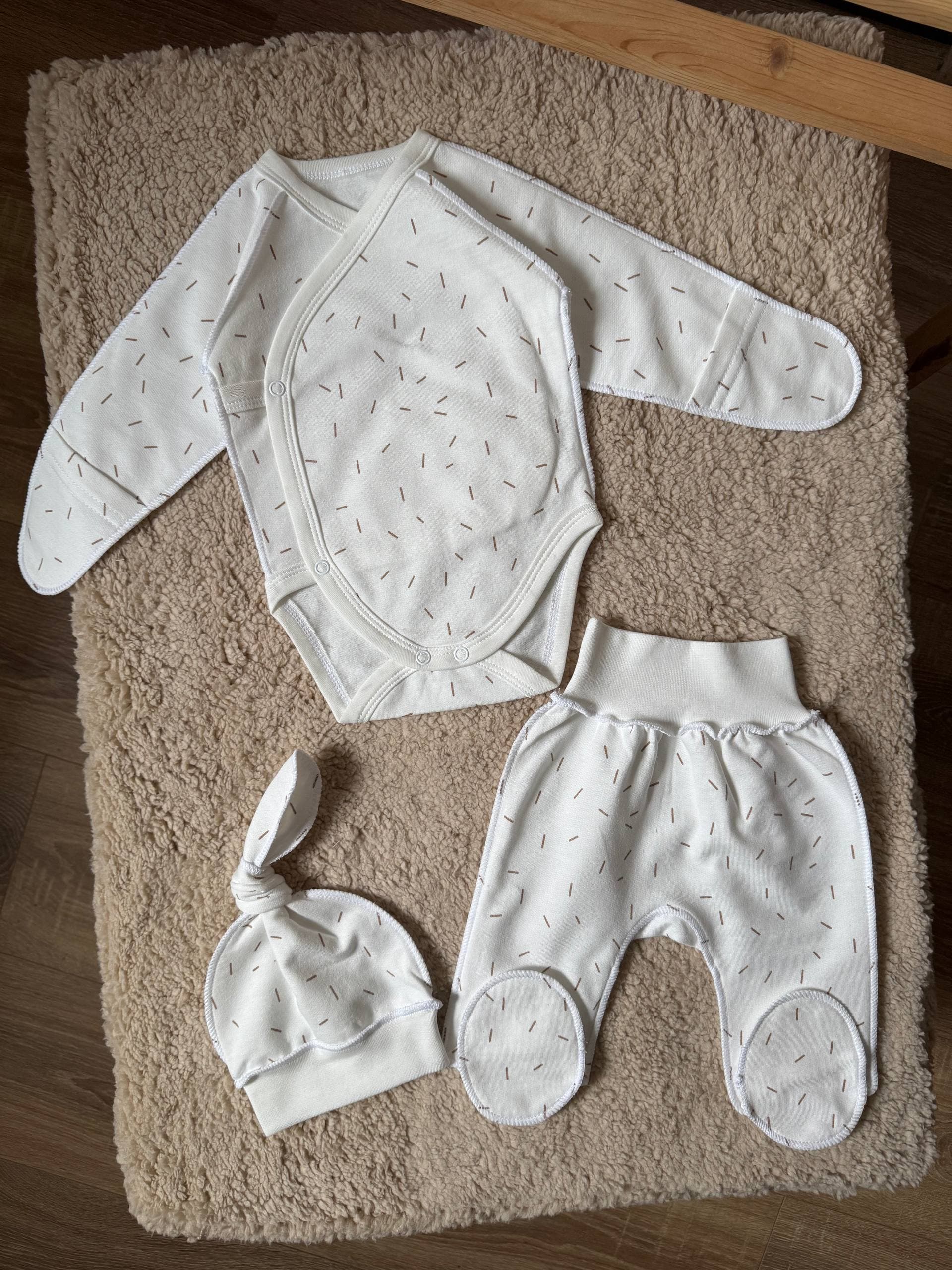 Комплект для новонароджених футер 56 боді, повзунята та шапочка - Головне фото | Дитячий одяг Store Olivka