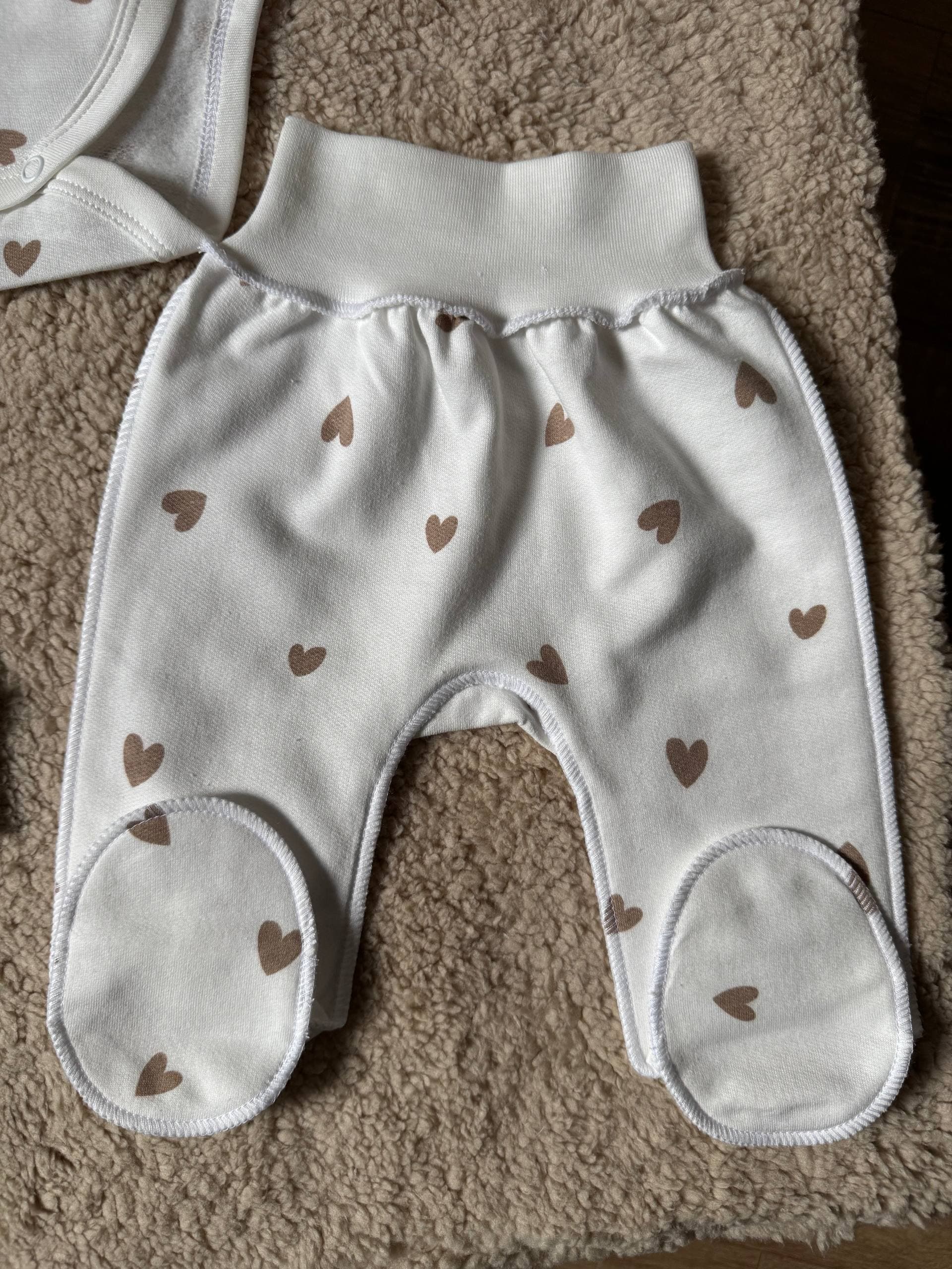 Комплект для новонароджених футер 56 боді, повзунята та шапочка - Фото 3 | Дитячий одяг Store Olivka