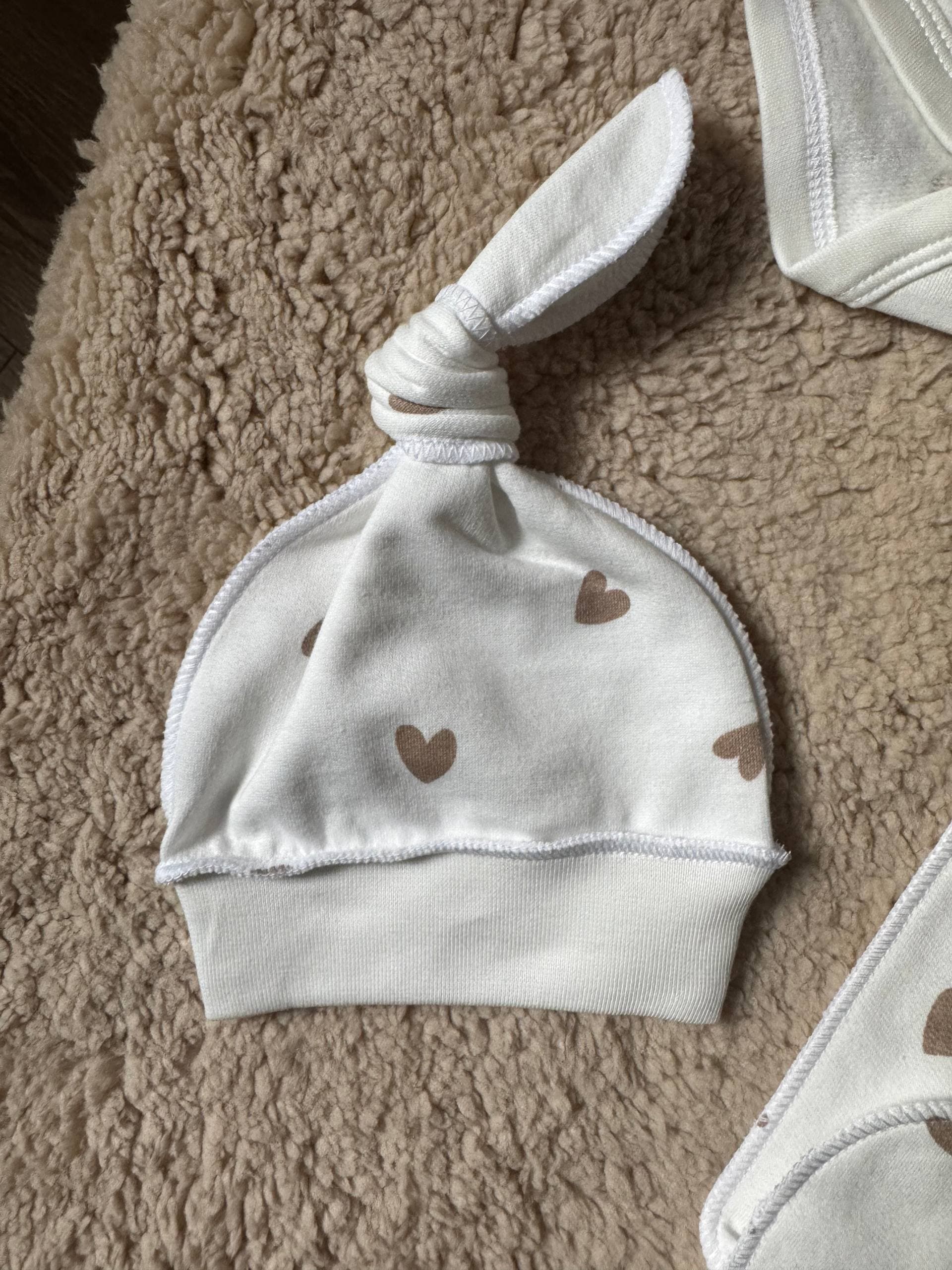 Комплект для новонароджених футер 56 боді, повзунята та шапочка - Фото 2 | Дитячий одяг Store Olivka