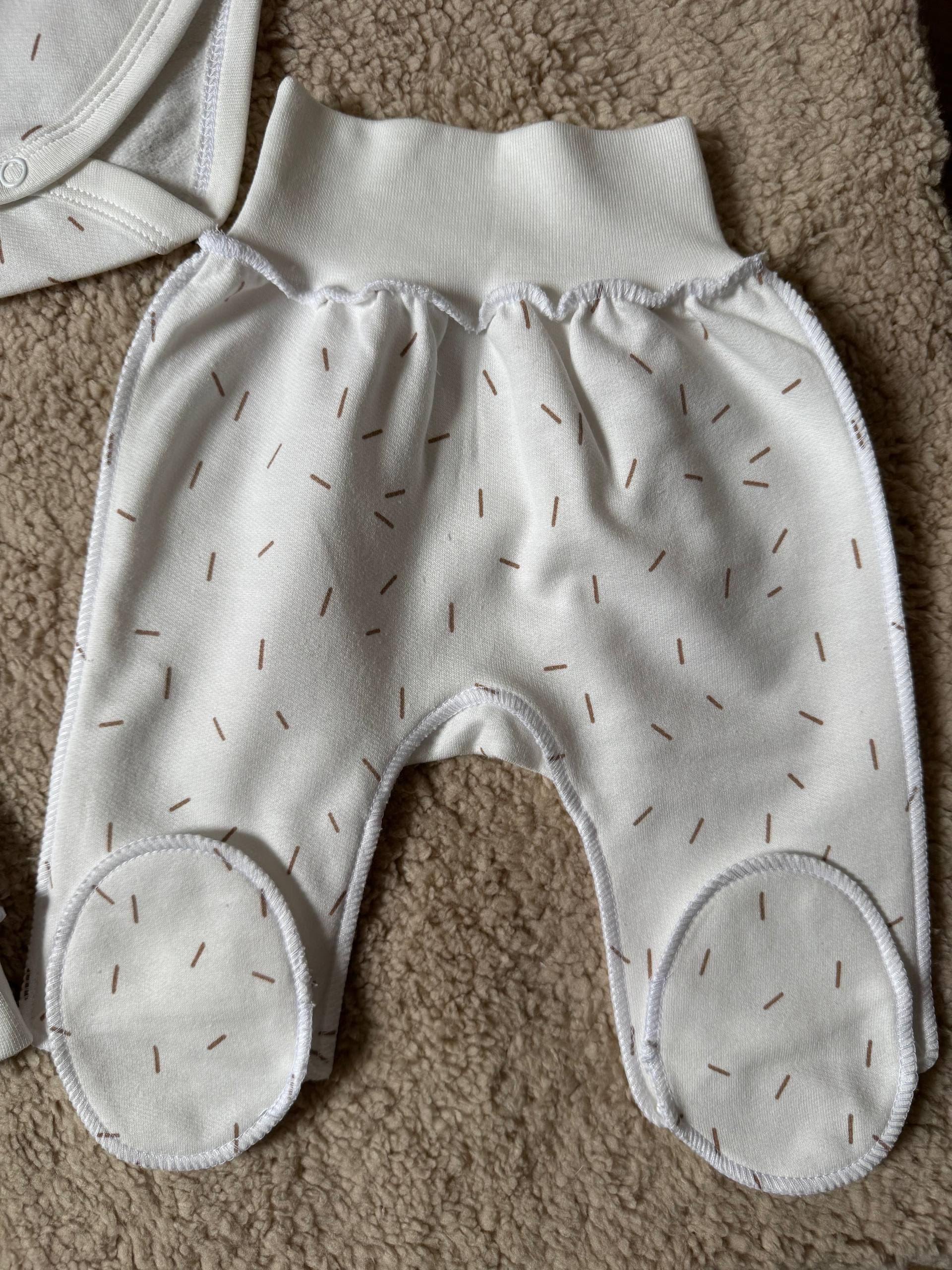 Комплект для новонароджених футер 56 боді, повзунята та шапочка - Фото 3 | Дитячий одяг Store Olivka