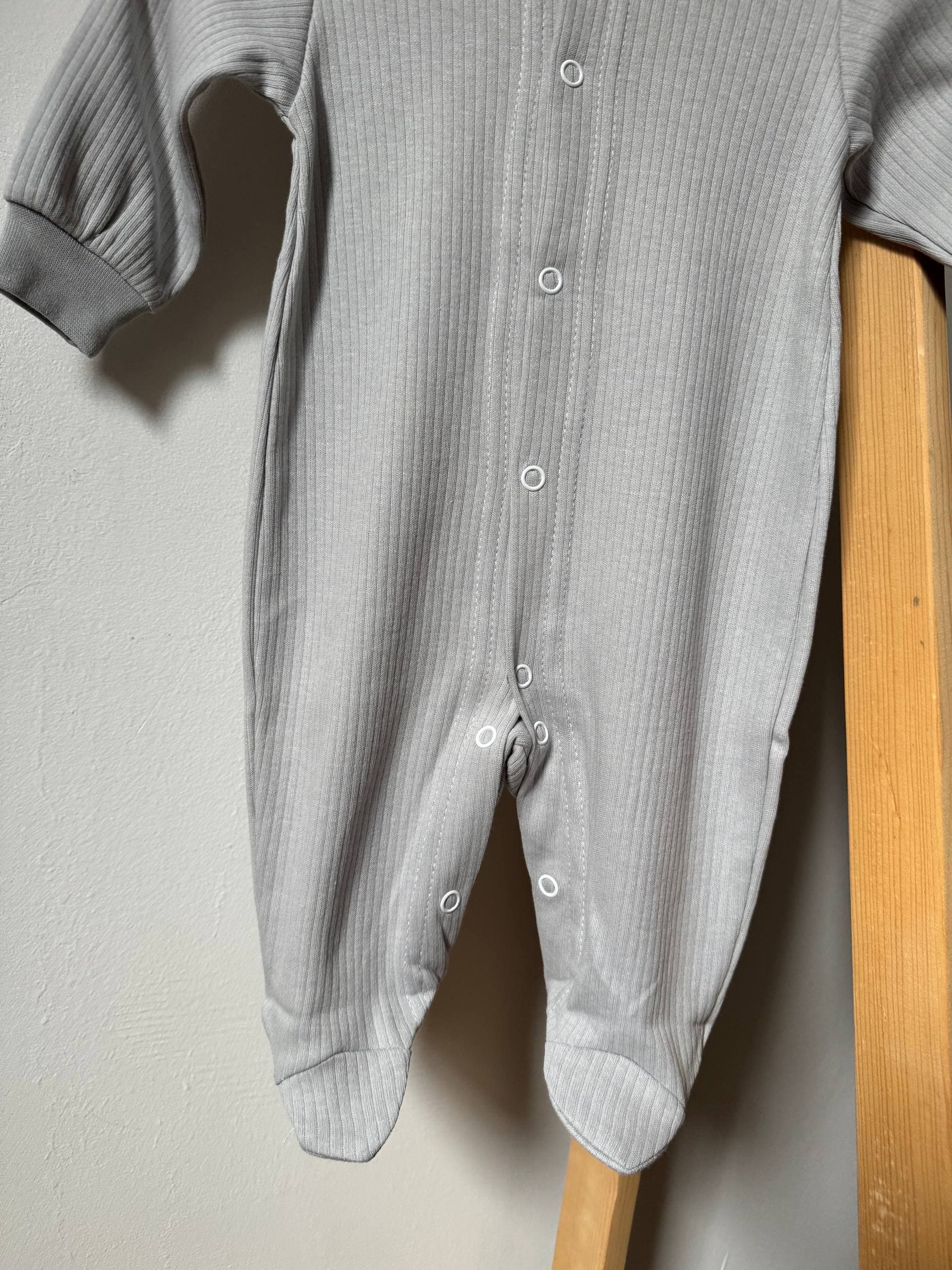 Чоловічок для новонароджених інтерлок 56 - Фото 3 | Дитячий одяг Store Olivka