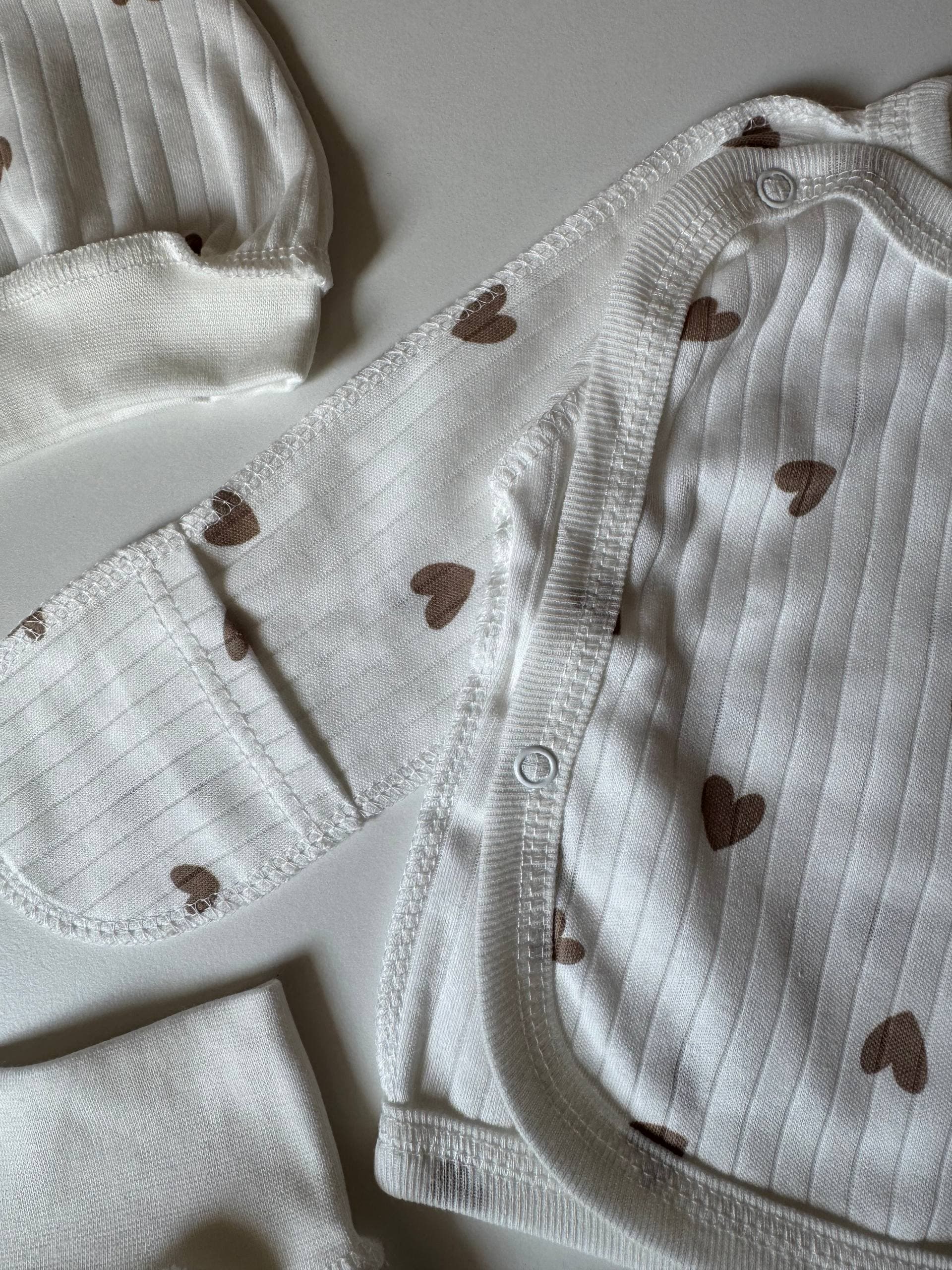 Комплект для новонароджених інтерлок 56-62 сорочка, повзунята та шапочка - Фото 4 | Дитячий одяг Store Olivka