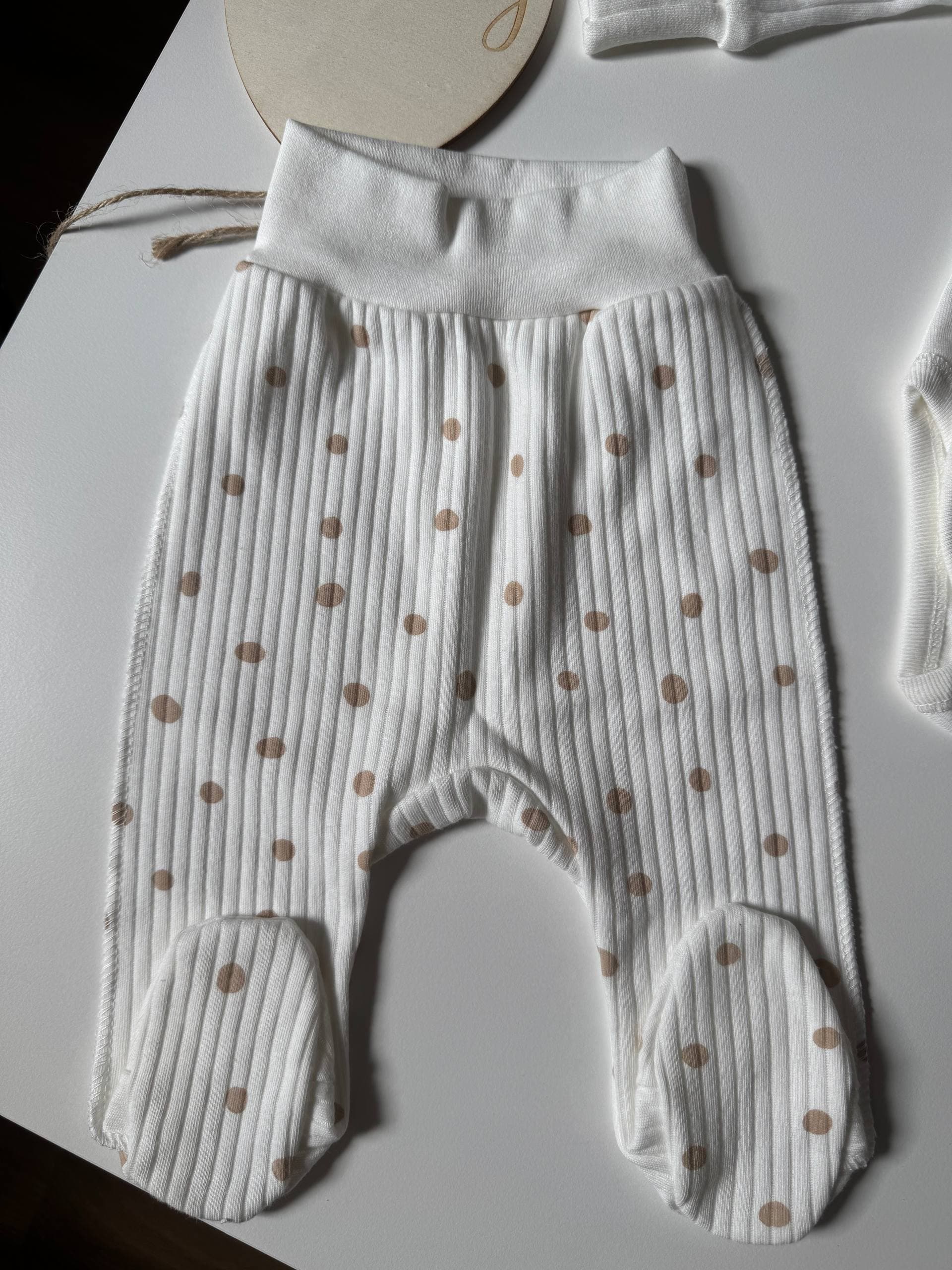 Комплект для новонароджених інтерлок 56 боді, повзунята та шапочка - Фото 2 | Дитячий одяг Store Olivka