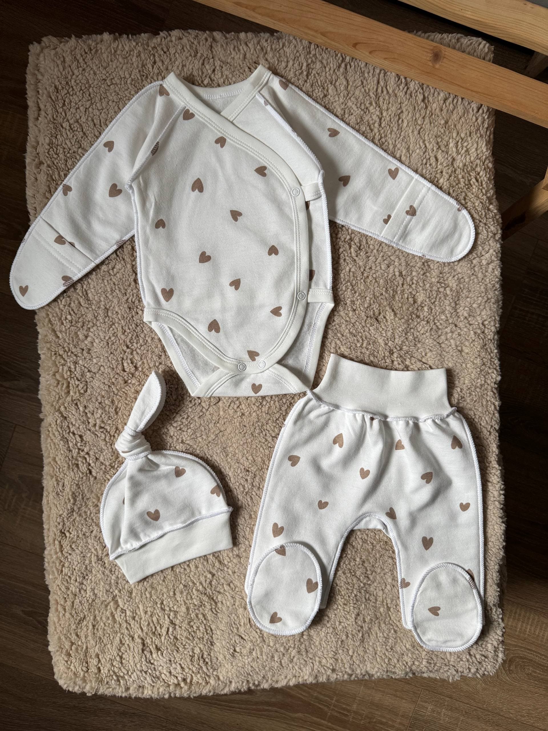 Комплект для новонароджених футер 56 боді, повзунята та шапочка - Головне фото | Дитячий одяг Store Olivka